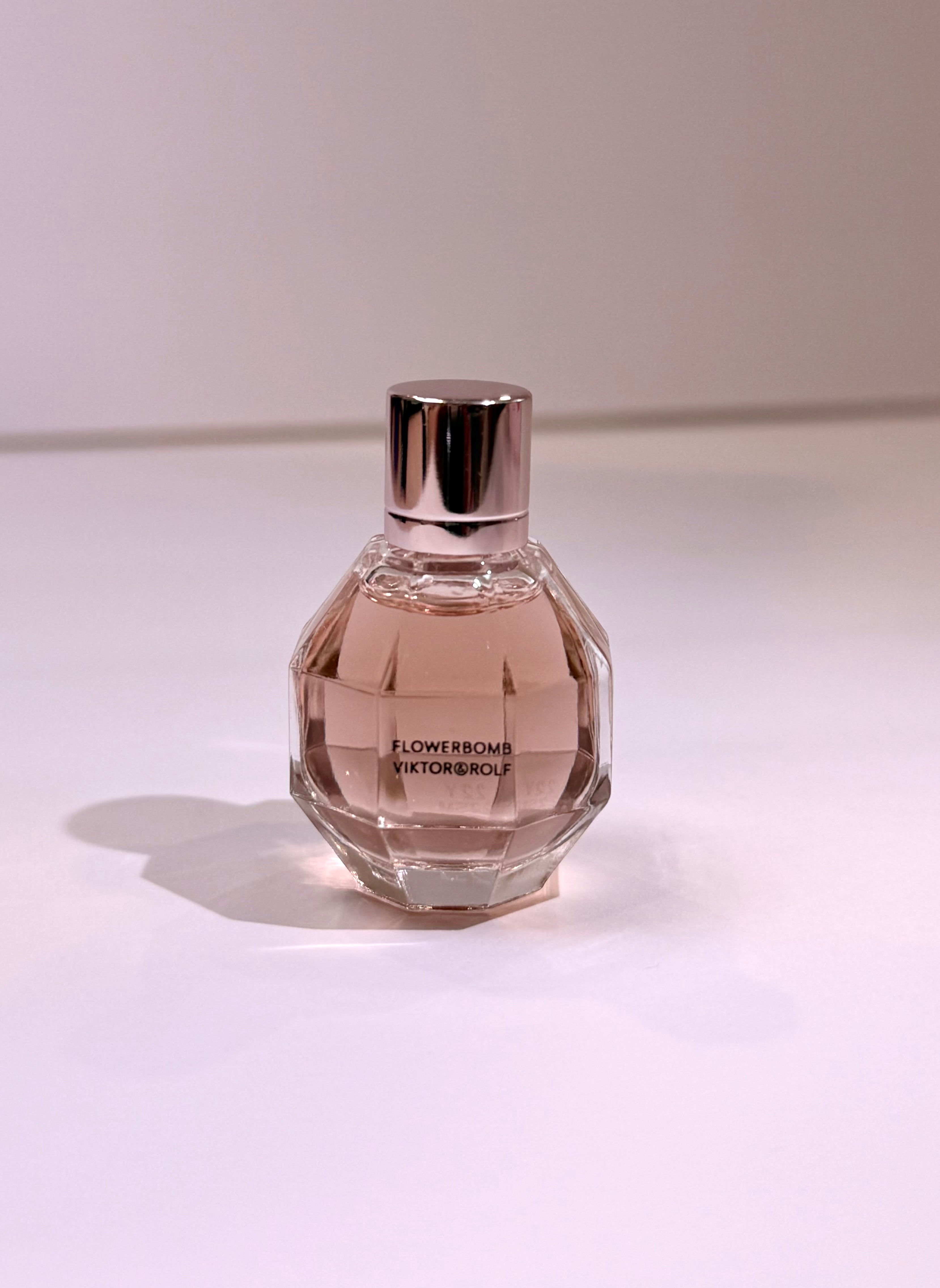FlowerBomb Viktor & Rolf  7 ml - 0.24 Fl Oz.